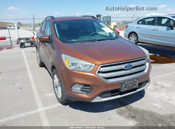 1FMCU0GD6HUC76306 2017 FORD ESCAPE Оранжевый Вид спереди