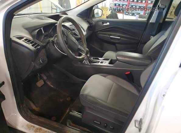 1FMCU0GD6HUD77765 2017 FORD ESCAPE Белый Вид салона спереди