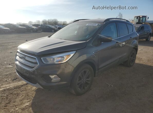 1FMCU0GD6JUB09501 2018 FORD ESCAPE Gray Przód lewy
