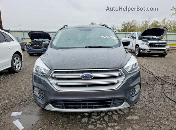 1FMCU0GD6JUC90664 2018 FORD ESCAPE Серый Вид спереди