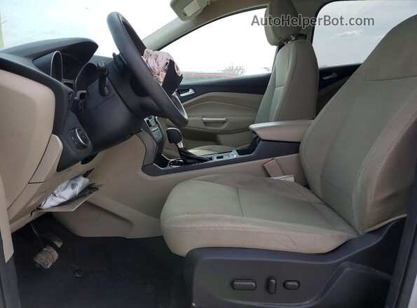 1FMCU0GD7HUE46317 2017 FORD ESCAPE Белый Вид салона спереди