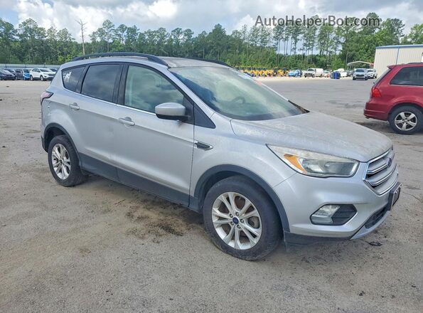 1FMCU0GD7JUB62109 2018 FORD ESCAPE Silver Przód prawy