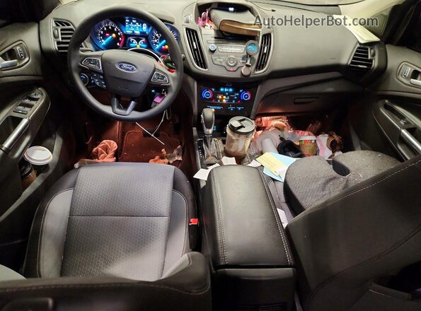 1FMCU0GD7JUC58483 2018 FORD ESCAPE Красный Вид панели приборов