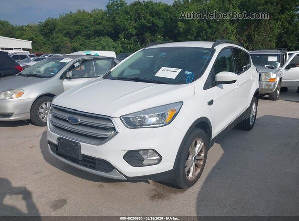 1FMCU0GD7JUD07052 2018 FORD ESCAPE Белый Передняя левая четверть