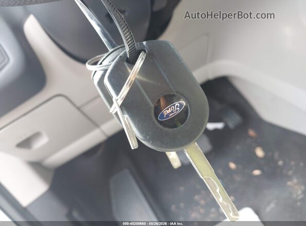1FMCU0GD7JUD07052 2018 FORD ESCAPE Белый Вид панели приборов