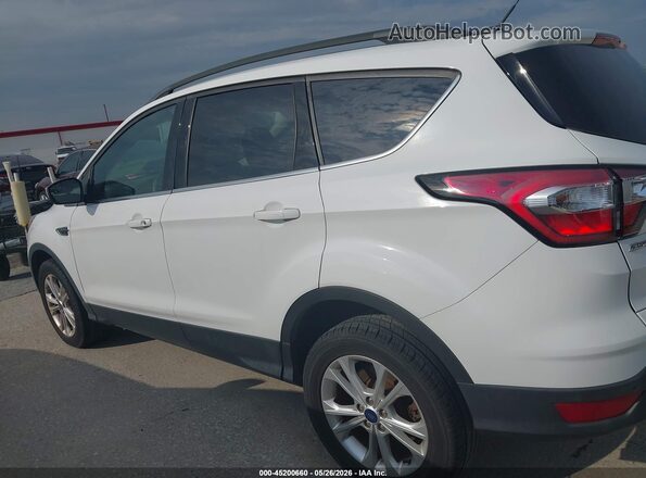 1FMCU0GD7JUD07052 2018 FORD ESCAPE Белый Панорамный вид салона 360°