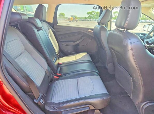 1FMCU0GD7JUD37460 2018 FORD ESCAPE Красный Вид задней части салона