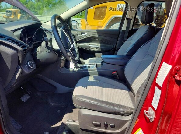 1FMCU0GD7JUD37460 2018 FORD ESCAPE Красный Вид салона спереди