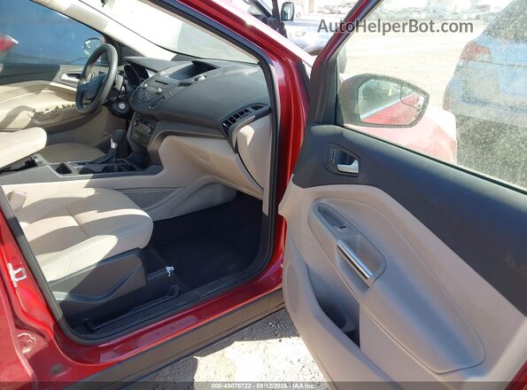 1FMCU0GD8HUB42526 2017 FORD ESCAPE Красный Вид салона спереди