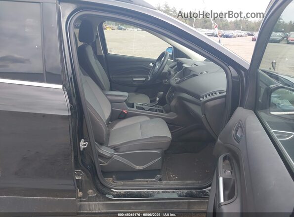 1FMCU0GD8HUC09707 2017 FORD ESCAPE Черный Вид салона спереди