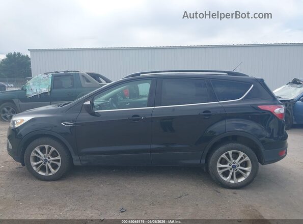 1FMCU0GD8HUC09707 2017 FORD ESCAPE Черный Вид спереди