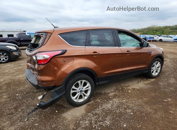 1FMCU0GD8HUC64898 2017 FORD ESCAPE Коричневый Задняя правая четверть