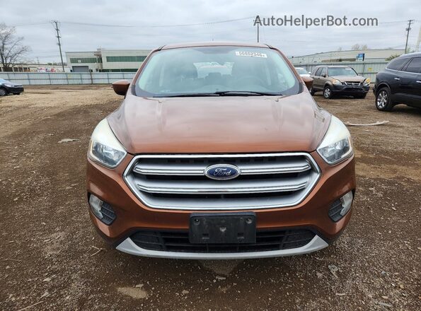 1FMCU0GD8HUC64898 2017 FORD ESCAPE Коричневый Вид спереди