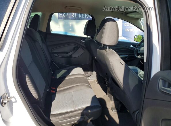 1FMCU0GD8HUE37822 2017 FORD ESCAPE White Вид задньої частини салону