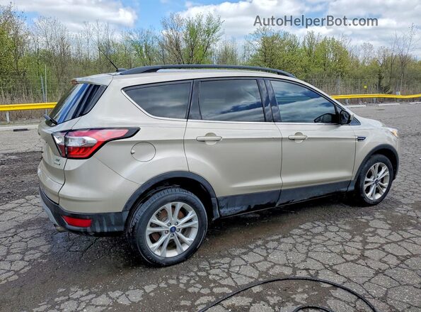 1FMCU0GD8JUB61888 2018 FORD ESCAPE Золотой Задняя правая четверть