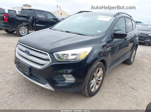1FMCU0GD8JUD02300 2018 FORD ESCAPE Черный Передняя левая четверть