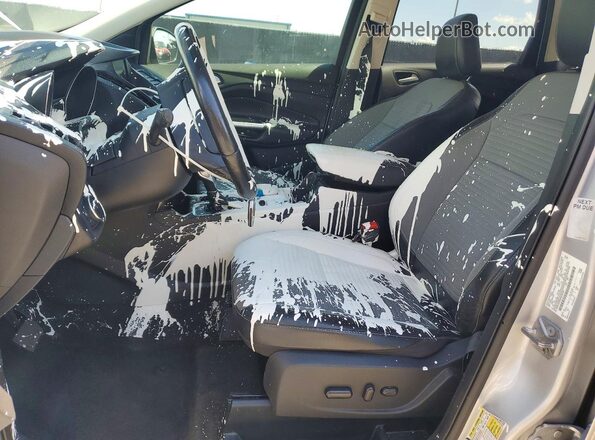 1FMCU0GD9KUA07563 2019 FORD ESCAPE Серебряный Вид салона спереди