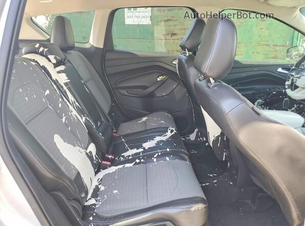 1FMCU0GD9KUA07563 2019 FORD ESCAPE Серебряный Вид задней части салона