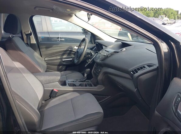 1FMCU0GDXHUD38452 2017 FORD ESCAPE Черный Вид салона спереди
