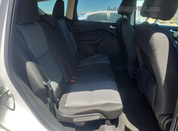 1FMCU0GDXHUD65814 2017 FORD ESCAPE White Widok tylnych siedzeń