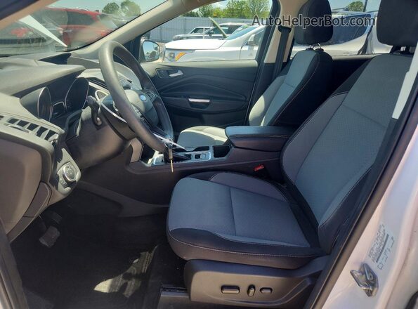 1FMCU0GDXHUD65814 2017 FORD ESCAPE White Widok wnętrza z przodu