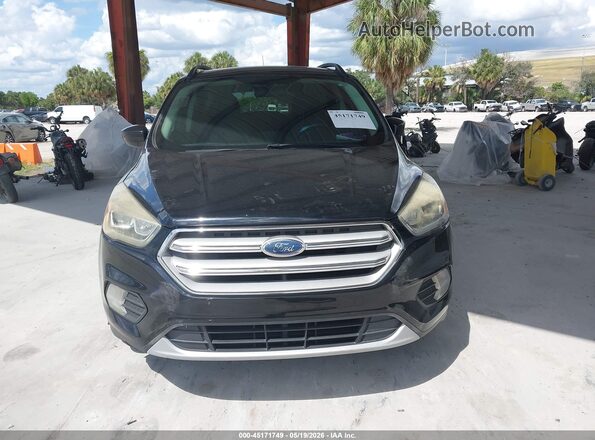 1FMCU0HD8JUC03510 2018 FORD ESCAPE Черный Вид щитка приборов
