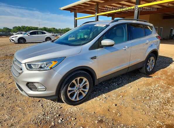 1FMCU0HD8KUB30883 2019 FORD ESCAPE Серебряный Передняя левая четверть