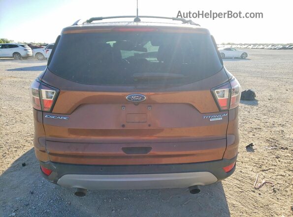 1FMCU0J99HUB01875 2017 FORD ESCAPE Оранжевый Вид сзади