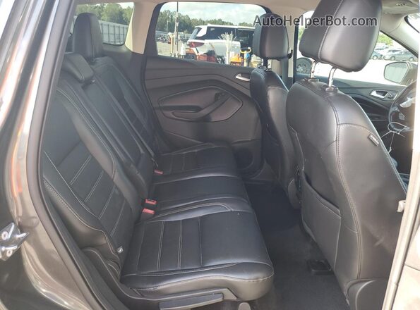 1FMCU0J9XHUD05035 2017 FORD ESCAPE Gray Vista interior trasera