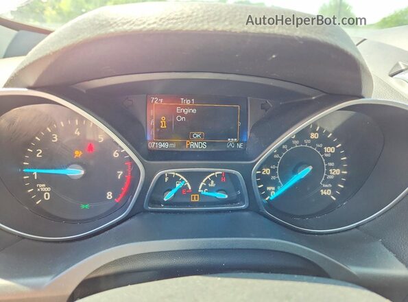 1FMCU0JD2HUB39002 2017 FORD ESCAPE Серебряный Вид щитка приборов
