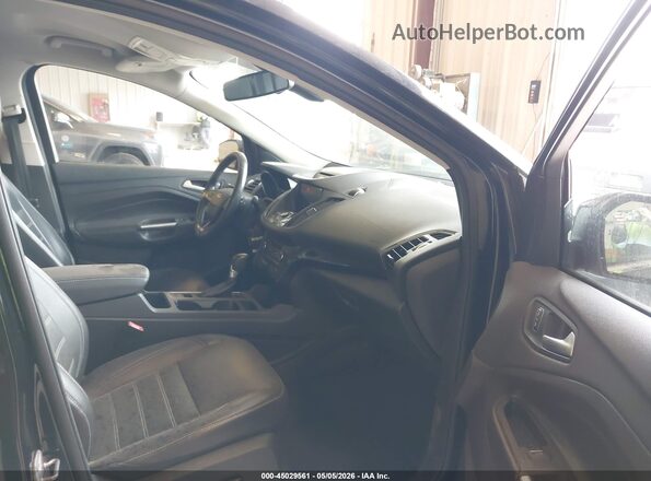 1FMCU0JD4HUC64079 2017 FORD ESCAPE Черный Вид салона спереди
