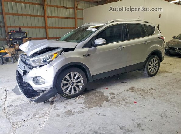 1FMCU0JDXHUD17755 2017 FORD ESCAPE Серебряный Передняя левая четверть
