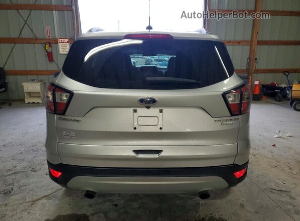 1FMCU0JDXHUD17755 2017 FORD ESCAPE Серебряный Вид сзади