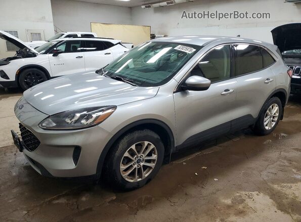 1FMCU9G69MUB34872 2021 FORD ESCAPE Серебряный Передняя левая четверть