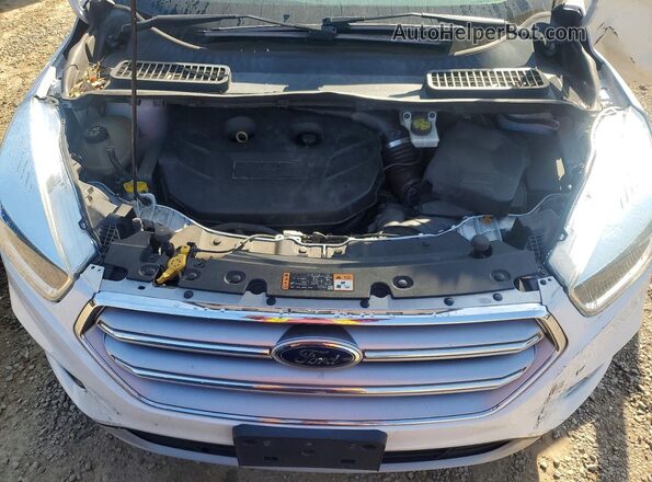 1FMCU9G92HUD30006 2017 FORD ESCAPE Белый Вид задней части салона