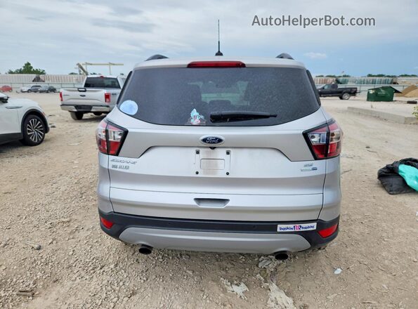 1FMCU9G94HUD96086 2017 FORD ESCAPE Серебряный Вид сзади