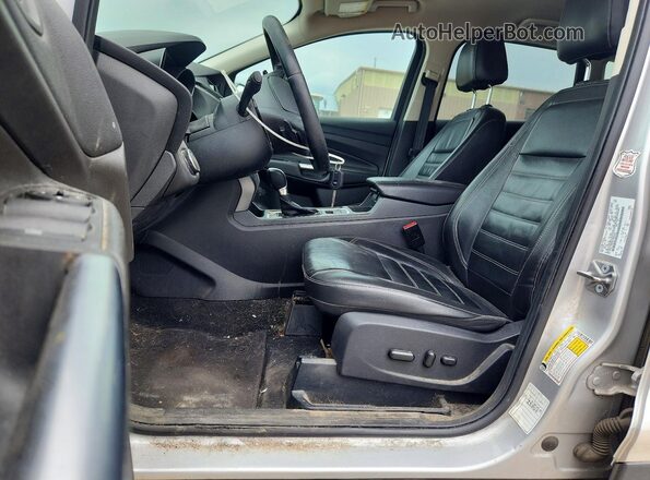 1FMCU9G94HUD96086 2017 FORD ESCAPE Серебряный Вид салона спереди