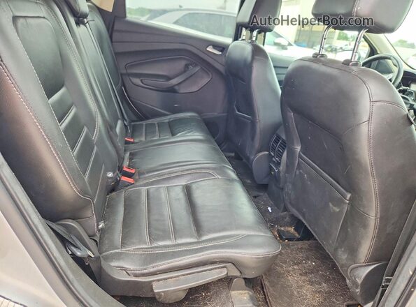 1FMCU9G94HUD96086 2017 FORD ESCAPE Серебряный Вид задней части салона