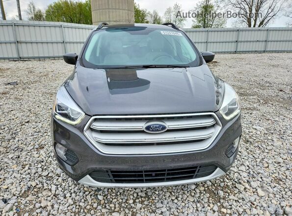 1FMCU9G97HUD67858 2017 FORD ESCAPE Серый Вид спереди