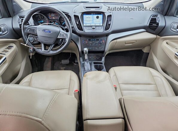 1FMCU9G97HUD67858 2017 FORD ESCAPE Серый Вид панели приборов
