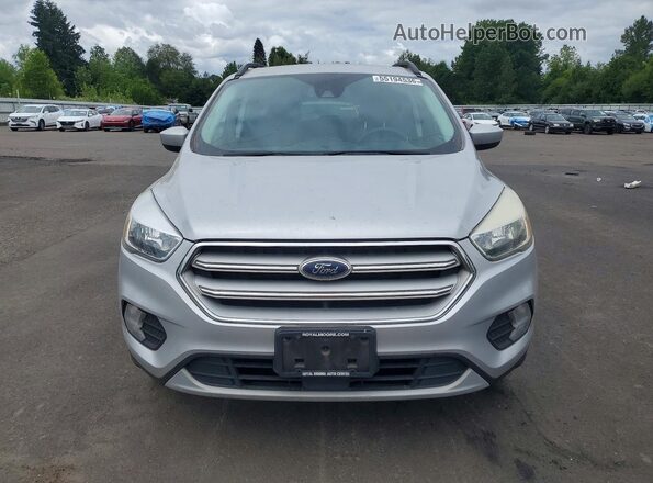 1FMCU9GD0JUA44021 2018 FORD ESCAPE Серебряный Вид спереди