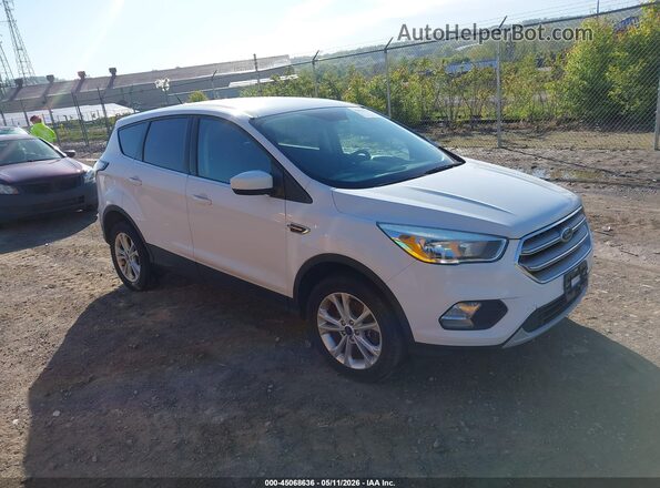 1FMCU9GD1HUD94414 2017 FORD ESCAPE Белый Передняя правая четверть