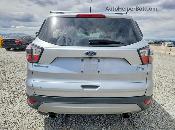 1FMCU9GD2JUA32257 2018 FORD ESCAPE Серебряный Вид сзади
