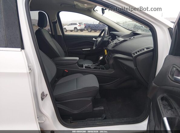 1FMCU9GD2JUD08744 2018 FORD ESCAPE White Widok wnętrza z przodu