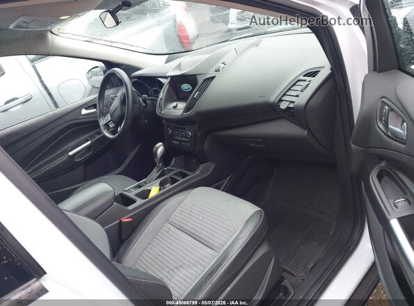 1FMCU9GD2KUA66636 2019 FORD ESCAPE Белый Вид салона спереди