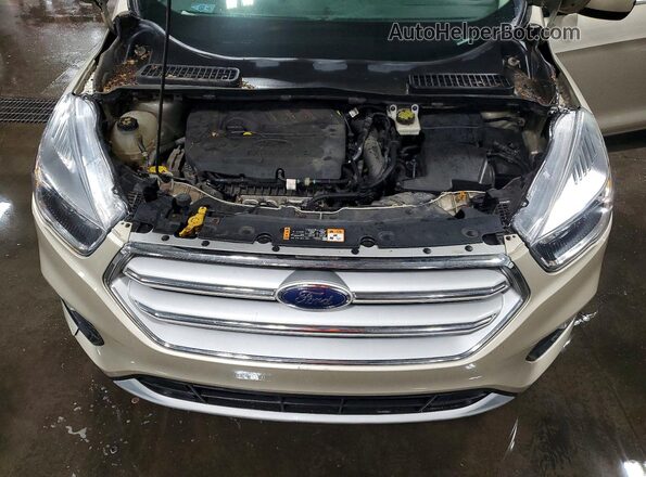 1FMCU9GD3JUB56246 2018 FORD ESCAPE Желто-коричневый Вид задней части салона