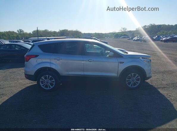 1FMCU9GD3KUB18467 2019 FORD ESCAPE Silver Widok wnętrza z tyłu