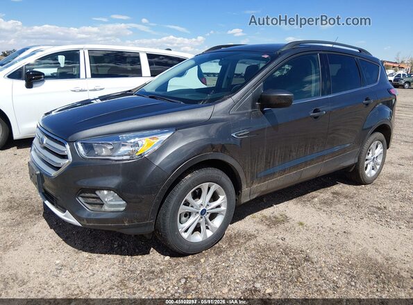 1FMCU9GD4JUD31054 2018 FORD ESCAPE Gray Vista tres cuartos delantera izquierda