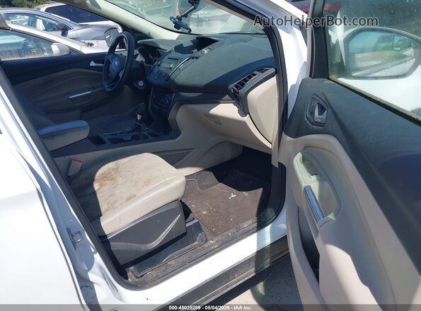 1FMCU9GD7HUB14981 2017 FORD ESCAPE Белый Вид салона спереди