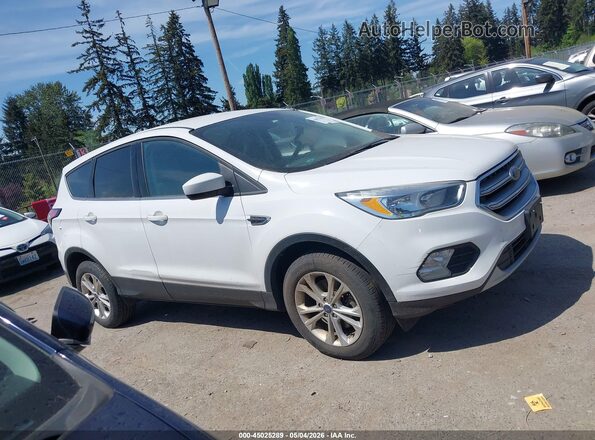 1FMCU9GD7HUB14981 2017 FORD ESCAPE Белый Вид задней части салона